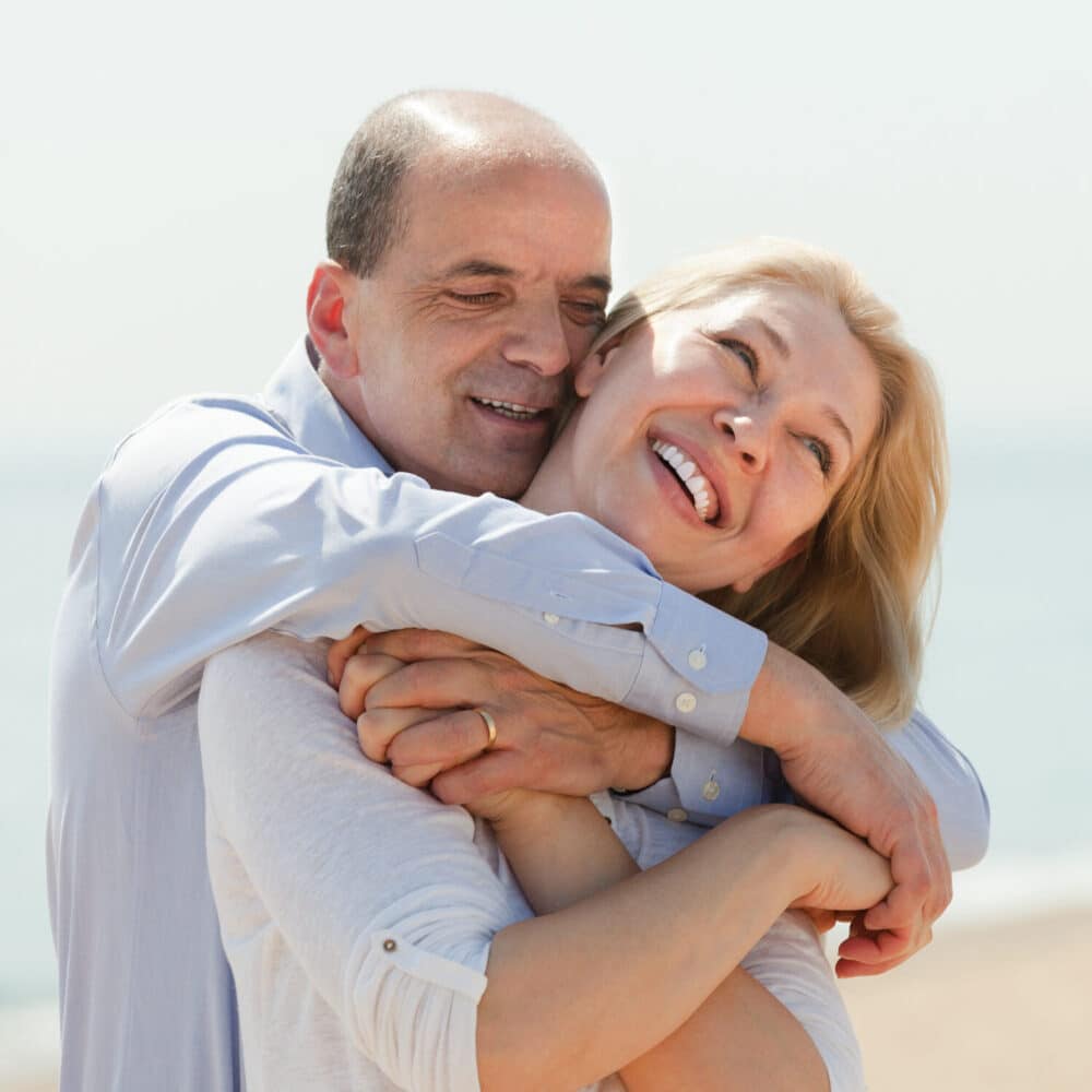 Elderly couple at sea shore whit a lovely communication in a intimacy relationship